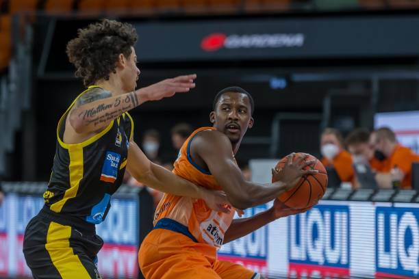 手中脱颖而 手中脱颖而