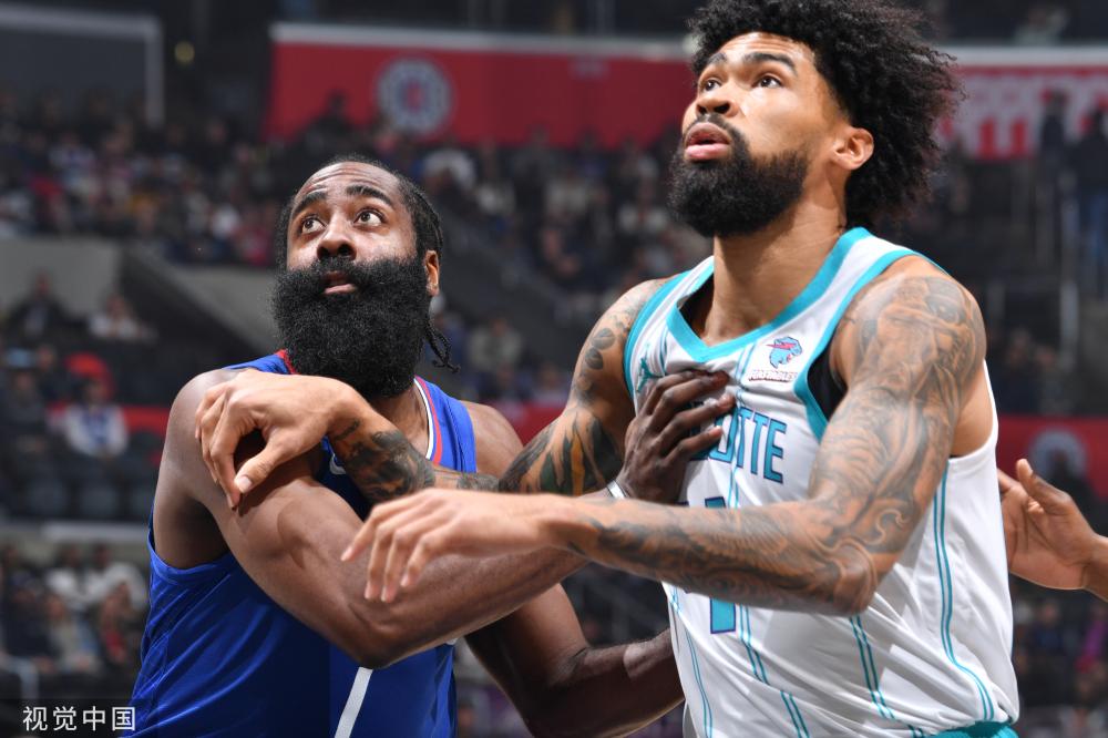 中脱颖而出 中脱颖而出